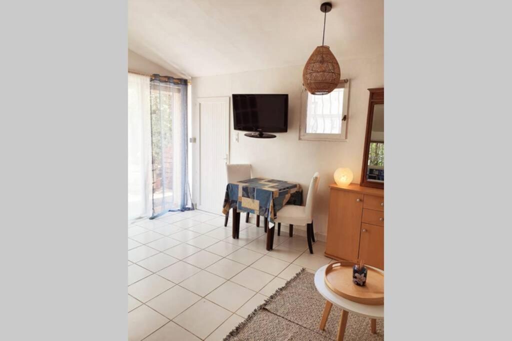 Charmant petit studio à 2 pas du village Le Plan-de-la-Tour Extérieur photo