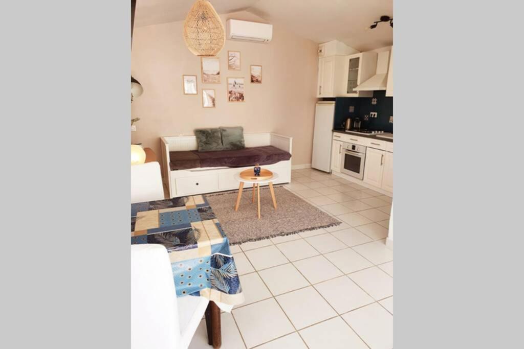 Charmant petit studio à 2 pas du village Le Plan-de-la-Tour Extérieur photo